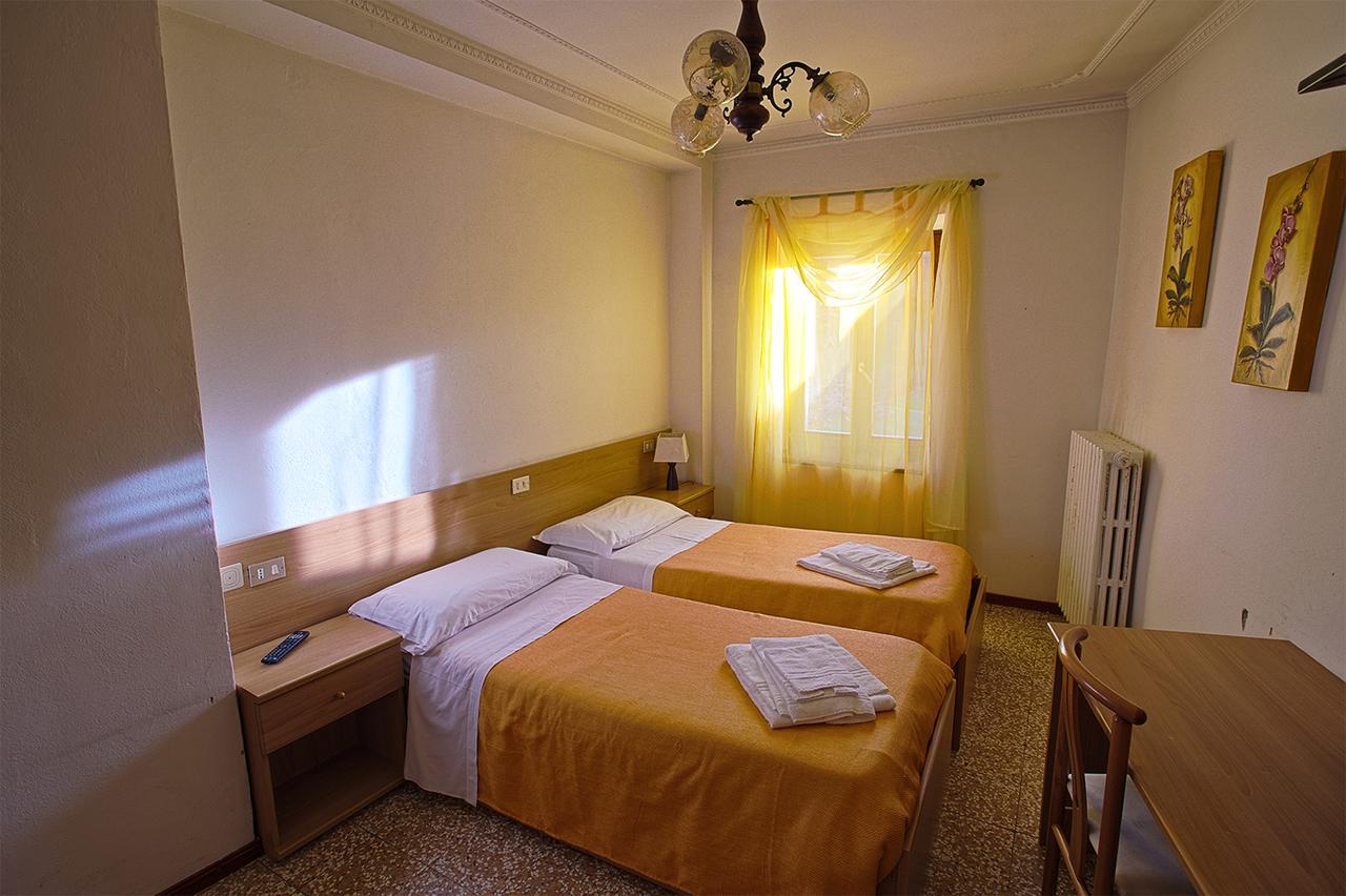 Fontana Hotel Calestano Szoba fotó
